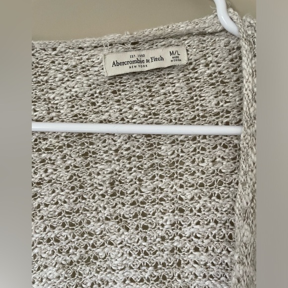 Abercrombie & Fitch grey Cream Knit Cardigan size M/L NWOT - Picture 2 of 5